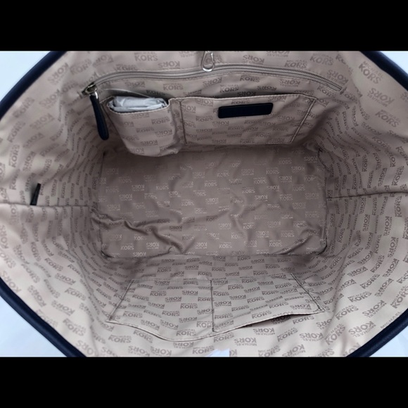 Michael Kors Jet Set Travel Carryall Large Tote - Picture 6 of 6